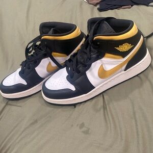 Air Jordan 1 Mid “Pollen”